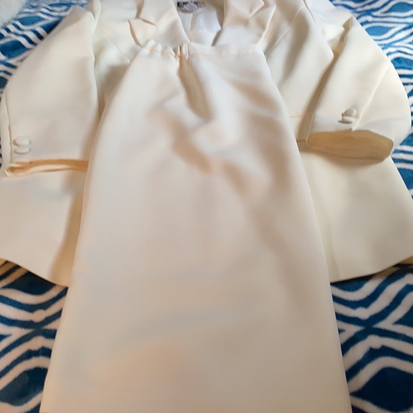 Suit - Picture 3 of 6